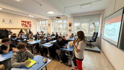 Educație pentru prim ajutor la Colegiul Național „Vasile Lucaciu” Baia Mare: Asociația pentru Ambulanță Maramureș a susținut un nou curs de Suport Vital de Bază