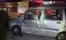 Un bărbat a ajuns la spital în urma unui accident în care au fost implicate un autobuz și un autoturism