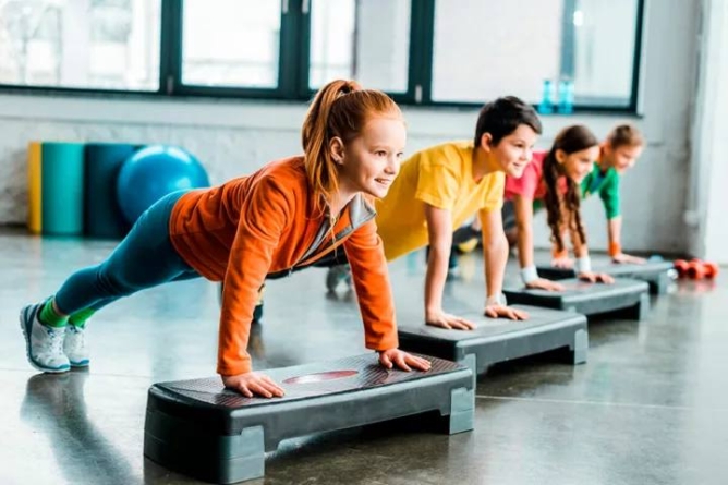 „Easy Step Aerobic”: ateliere de aerobic pentru copii la Centrul Cultural START din Târgu Lăpuș