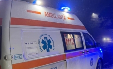 Doi răniți după ce o mașină s-a lovit de un gard