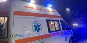 Doi răniți după ce o mașină s-a lovit de un gard