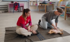 Membrii Asociației Pirita Children din Baia Mare, instruiți în acordarea primului ajutor