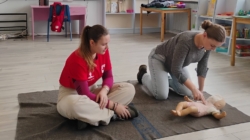Membrii Asociației Pirita Children din Baia Mare, instruiți în acordarea primului ajutor