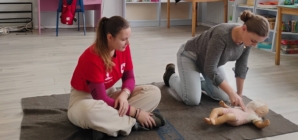 Membrii Asociației Pirita Children din Baia Mare, instruiți în acordarea primului ajutor