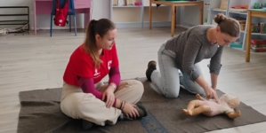 Membrii Asociației Pirita Children din Baia Mare, instruiți în acordarea primului ajutor