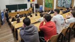 Peste 100 de tineri maramureșeni înscriși la cursurile de aviație au început pregătirea teoretică