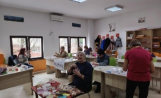 Senioarele băimărene întâmpină primăvara printr-un atelier de mărțișoare, la Centrul Rivulus Pueris