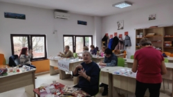 Senioarele băimărene întâmpină primăvara printr-un atelier de mărțișoare, la Centrul Rivulus Pueris