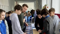 „Expoziția Banilor” la Liceul „Ep. Dr. Alexandru Rusu” Baia Mare: elevii au expus colecții fascinante de bancnote și monede