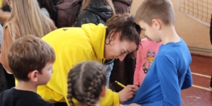 Participantele la Final Four-ul Cupei României la baschet, găzduit de Sighet, în vizită la fani