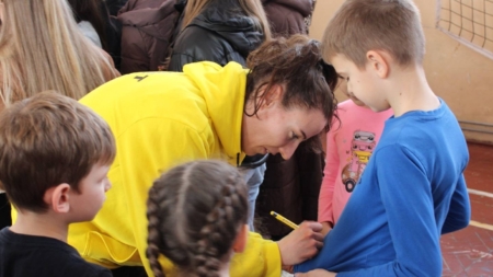 Participantele la Final Four-ul Cupei României la baschet, găzduit de Sighet, în vizită la fani