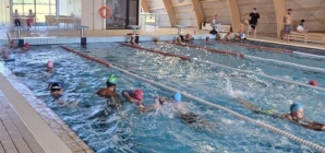 Cursuri de înot pentru copiii cu autism la Bazinul de Înot Târgu Lăpuș