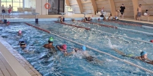 Cursuri de înot pentru copiii cu autism la Bazinul de Înot Târgu Lăpuș