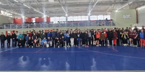 Competiția de triatlon desfășurată în cadrul concursului „Comuniada 2026” a reunit aproximativ 100 de elevi din Maramureș