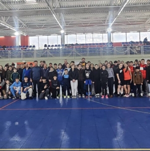 Competiția de triatlon desfășurată în cadrul concursului „Comuniada 2026” a reunit aproximativ 100 de elevi din Maramureș