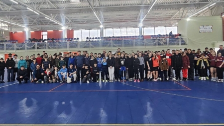 Competiția de triatlon desfășurată în cadrul concursului „Comuniada 2026” a reunit aproximativ 100 de elevi din Maramureș