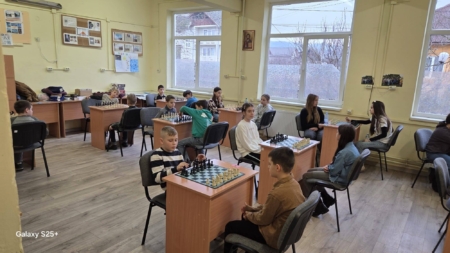 Comuniada 2026: Școala Gimnazială „Ion Popescu de Coaș” a găzduit o competiție de șah pentru elevi