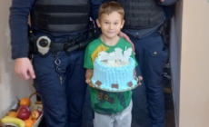Un gest mic, o bucurie mare: polițiștii au făcut fericit un copil de ziua lui