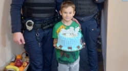 Un gest mic, o bucurie mare: polițiștii au făcut fericit un copil de ziua lui