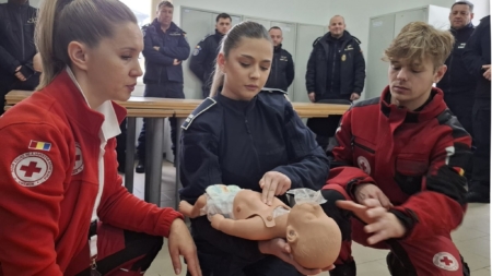 Crucea Roșie Română- Filiala Maramureș organizează cursuri de prim ajutor dedicate părinților, din luna martie