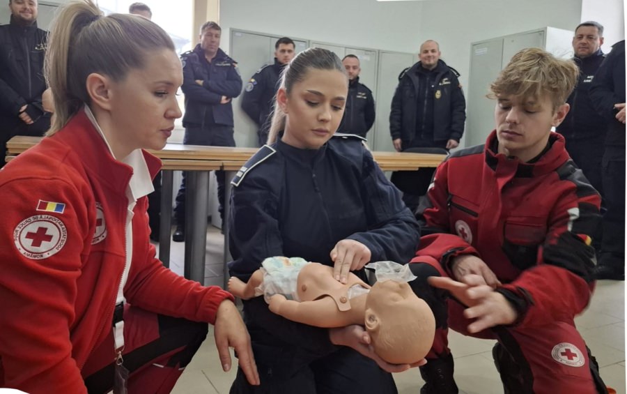 Crucea Roșie Română- Filiala Maramureș organizează cursuri de prim ajutor dedicate părinților, din luna martie
