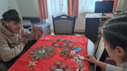 Copiii de la Casa de Tip Familial Bradului din Sighetu Marmației au întâmpinat primăvara printr-un atelier creativ