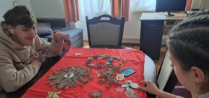 Copiii de la Casa de Tip Familial Bradului din Sighetu Marmației au întâmpinat primăvara printr-un atelier creativ