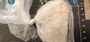 Două persoane arestate preventiv pentru trafic de droguri de mare risc