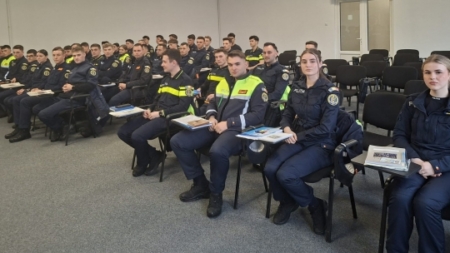 40 de elevi ai școlilor de poliție învață meserie la IPJ Maramureș