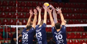 Știința Explorări, înfrângere în trei seturi în fața campioanei