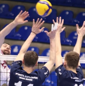 Știința Explorări, înfrângere în minimum de seturi acasă