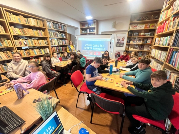 Proiectul „Fast Heroes”: prima activitate a reunit școlarii de la Liceul Tehnologic „Traian Vuia” Tăuții Măgherăuș la Biblioteca Orășenească Tăuții Măgherăuș