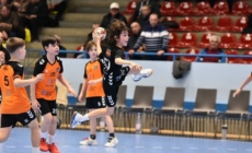 Meci al juniorilor 5 de la Academia Minaur, în pauza partidei seniorilor