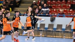 Meci al juniorilor 5 de la Academia Minaur, în pauza partidei seniorilor