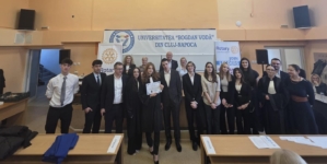 Educație juridică în Baia Mare: elevii de liceu au participat la un eveniment dedicat carierei juridice și luptei împotriva consumului de droguri, alături de profesioniști din domeniul dreptului