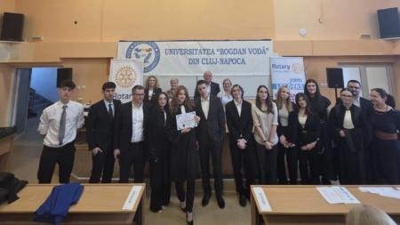 Educație juridică în Baia Mare: elevii de liceu au participat la un eveniment dedicat carierei juridice și luptei împotriva consumului de droguri, alături de profesioniști din domeniul dreptului