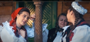 „Mamă, sfătuie-mă bine”: Noul cântec lansat de artista Oana Font aduce în prim-plan legătura mamă–fiică