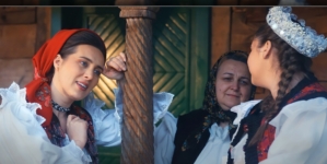 „Mamă, sfătuie-mă bine”: Noul cântec lansat de artista Oana Font aduce în prim-plan legătura mamă–fiică