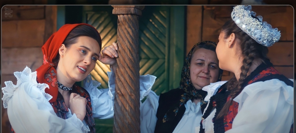 „Mamă, sfătuie-mă bine”: Noul cântec lansat de artista Oana Font aduce în prim-plan legătura mamă–fiică