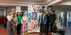 Elevii de la Școala Gimnazială Specială Baia Mare au celebrat venirea primăverii prin realizarea unei expoziții creative