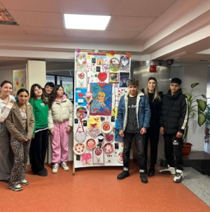 Elevii de la Școala Gimnazială Specială Baia Mare au celebrat venirea primăverii prin realizarea unei expoziții creative