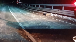 Starea drumurilor în Maramureș. Pietre căzute pe carosabil în Pasul Gutâi