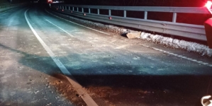 Starea drumurilor în Maramureș. Pietre căzute pe carosabil în Pasul Gutâi