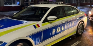 Un bărbat cu permisul reținut a fost prins conducând prin oraș cu 94 km/h