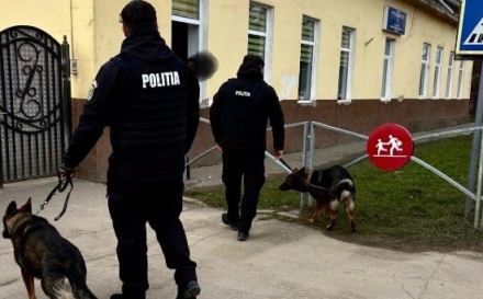 Lecții de la polițiști pentru elevi