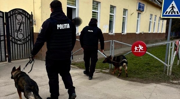 Lecții de la polițiști pentru elevi