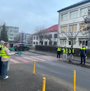 Activitate de prevenție dedicată regulilor de circulație, la Școala Gimnazială „Alexandru Ivasiuc” din Baia Mare