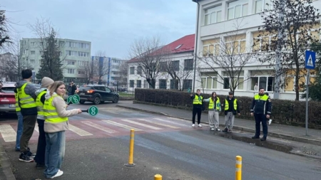Activitate de prevenție dedicată regulilor de circulație, la Școala Gimnazială „Alexandru Ivasiuc” din Baia Mare