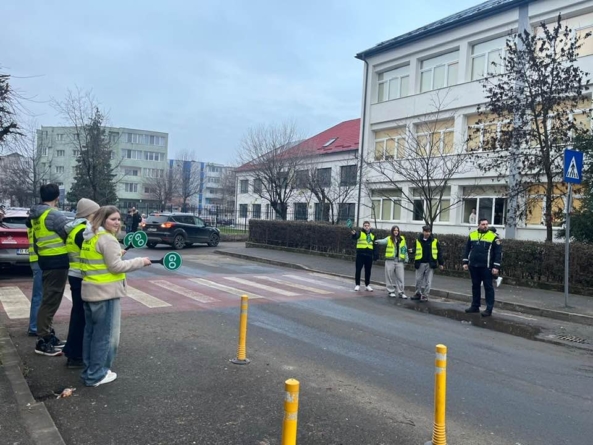 Activitate de prevenție dedicată regulilor de circulație, la Școala Gimnazială „Alexandru Ivasiuc” din Baia Mare