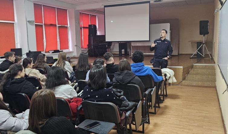Siguranța în mediul online: activitate de conștientizare pentru liceenii de la Colegiul Național „Mihai Eminescu” Baia Mare